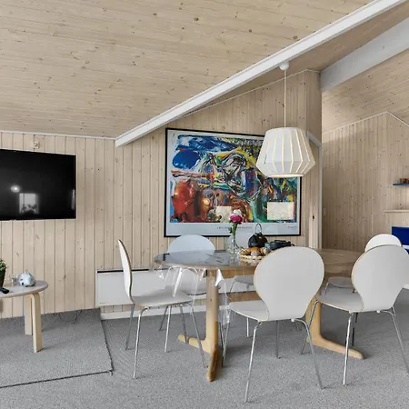 Cozy Home In Faaborg With Sauna *